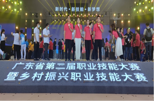 喜报！我校护理学院薛嘉妮、莫小婕同学在 广东省乡村振兴职业技能大赛暨全国选拔赛中双双获银奖