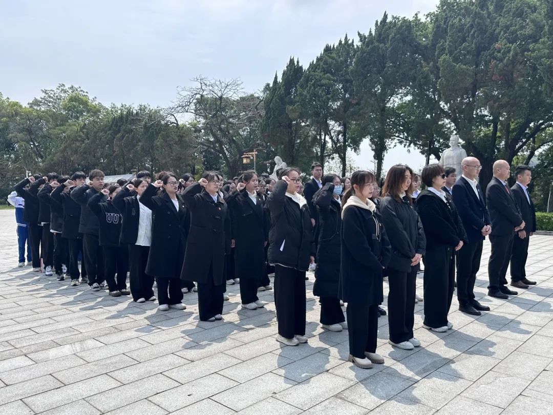 惠州卫生职业技术学院护理学院与惠州科贸职业技术学校联合清明祭英烈活动