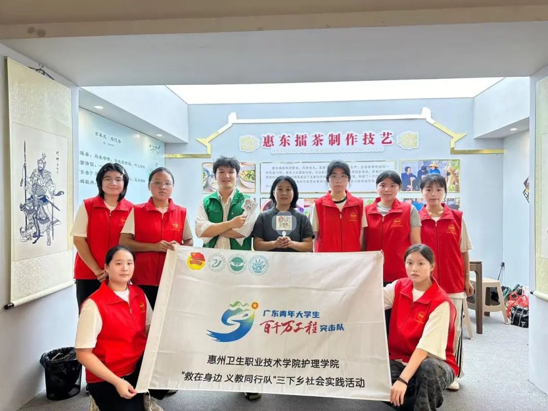 “救在身边，义教同行”队伍开展参观非遗展示馆活动