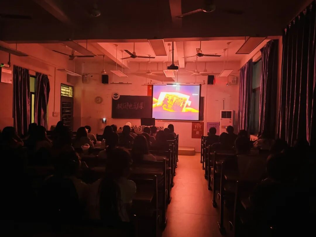 护理学院|红色电影展播——《南京照相馆》